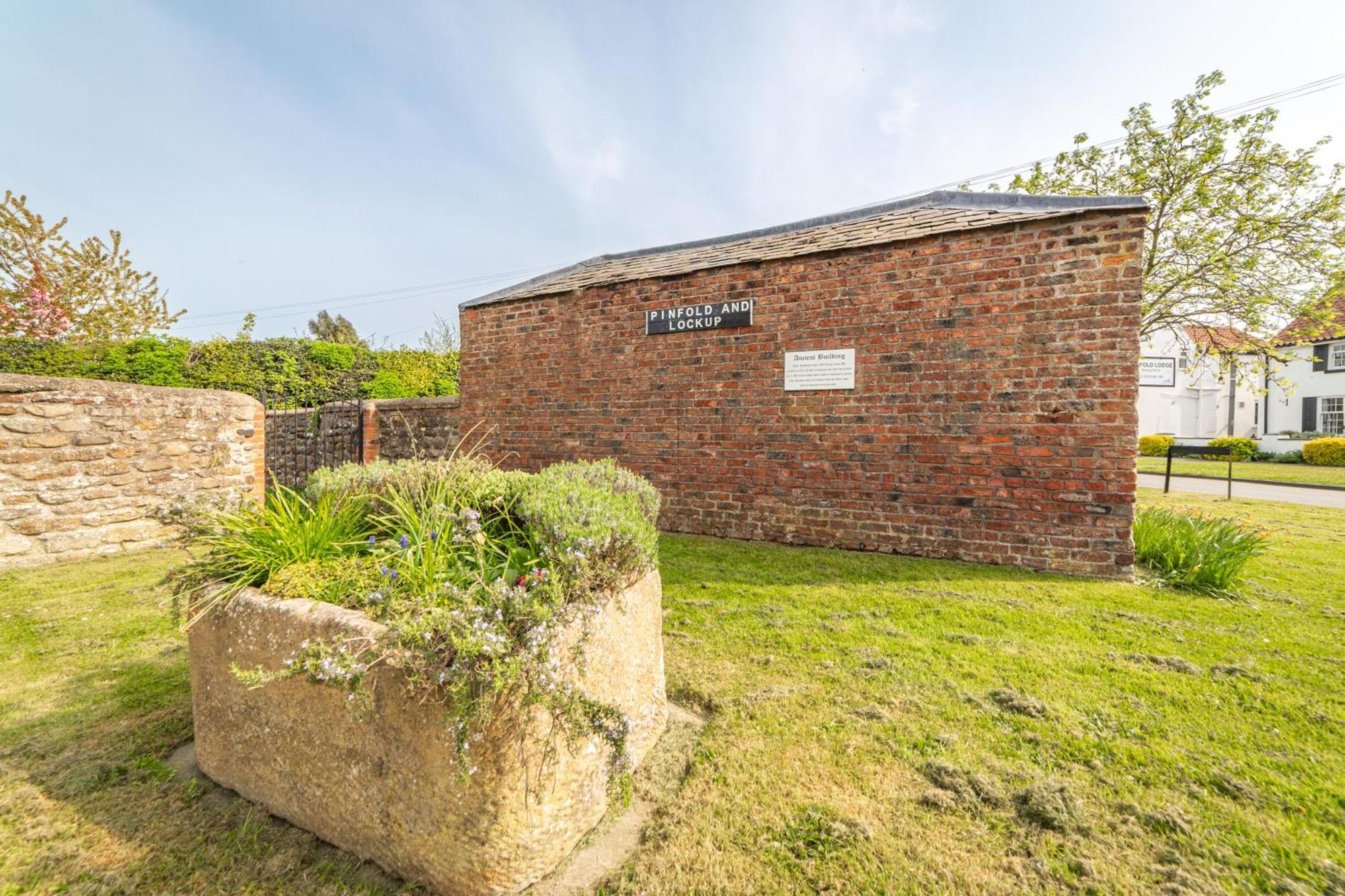 Pinfold Cottage, Dog Friendly Yorkshire Coast & Countryside ハンマンビー エクステリア 写真